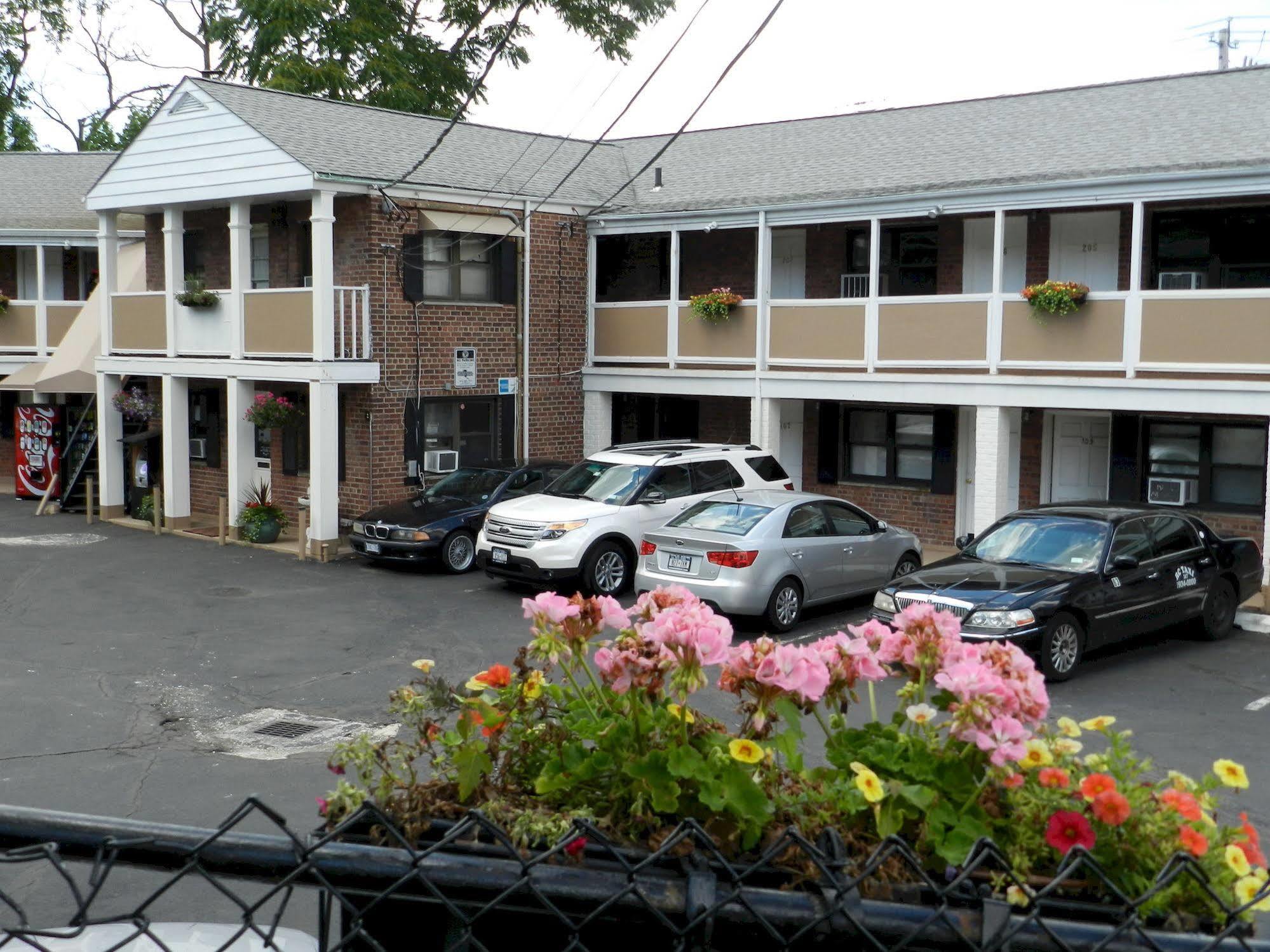 Central Motel Courtyard ไวท์เพลนส์ ภายนอก รูปภาพ