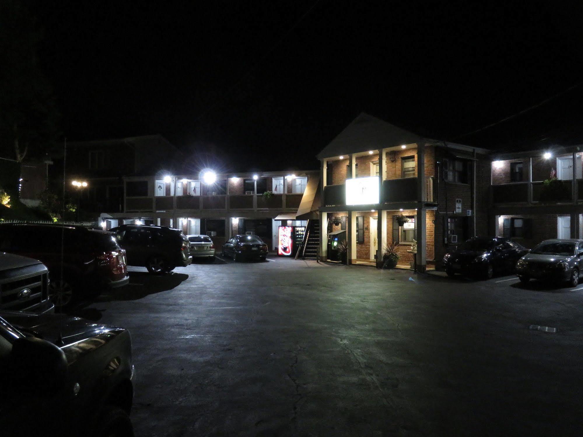 Central Motel Courtyard ไวท์เพลนส์ ภายนอก รูปภาพ
