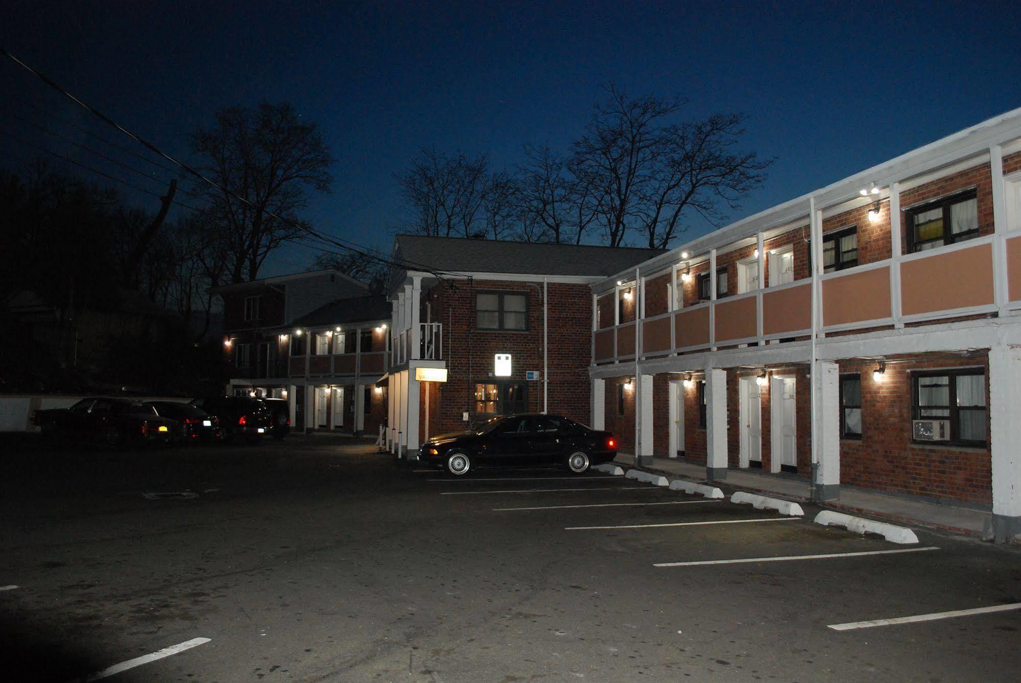 Central Motel Courtyard ไวท์เพลนส์ ภายนอก รูปภาพ