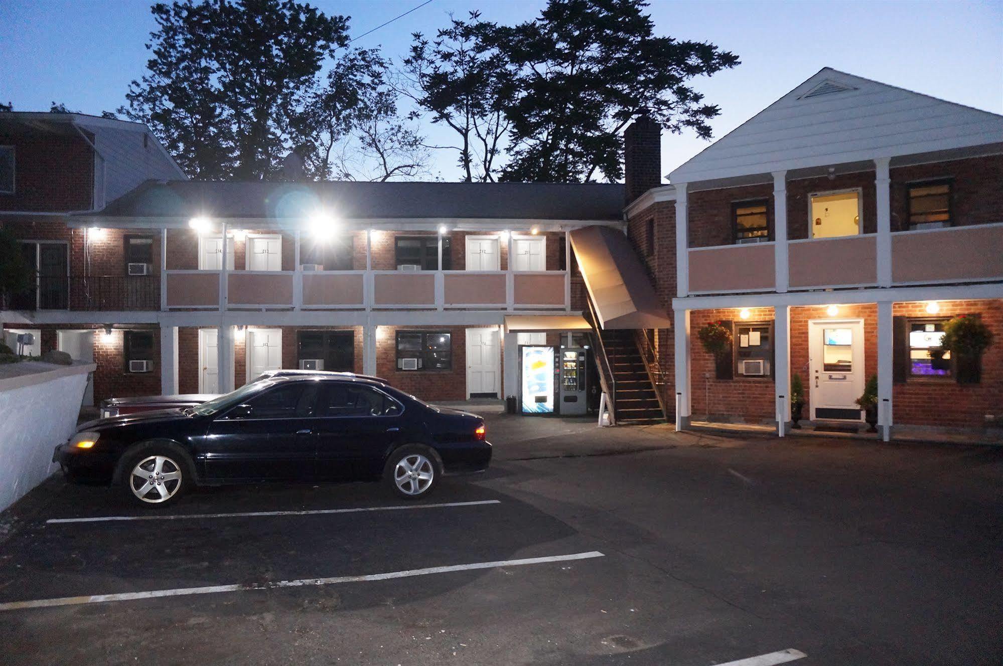 Central Motel Courtyard ไวท์เพลนส์ ภายนอก รูปภาพ